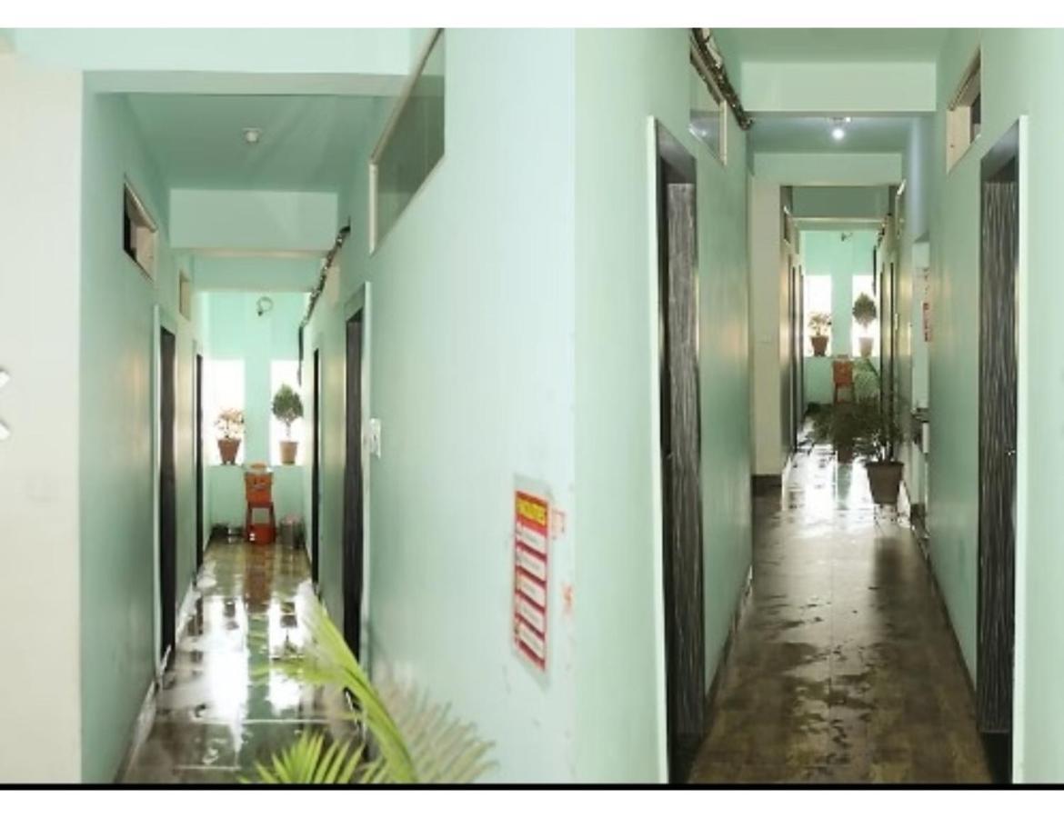 Hotel Adarsh, Ujjain Extérieur photo