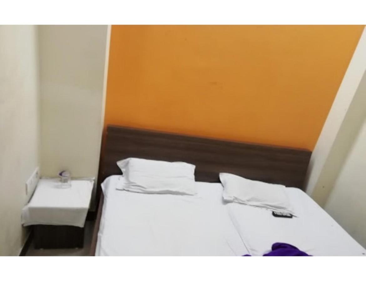 Hotel Adarsh, Ujjain Extérieur photo
