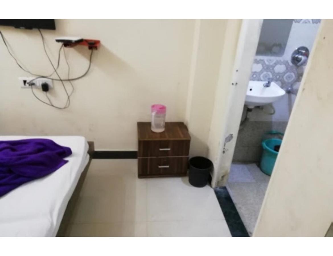 Hotel Adarsh, Ujjain Extérieur photo