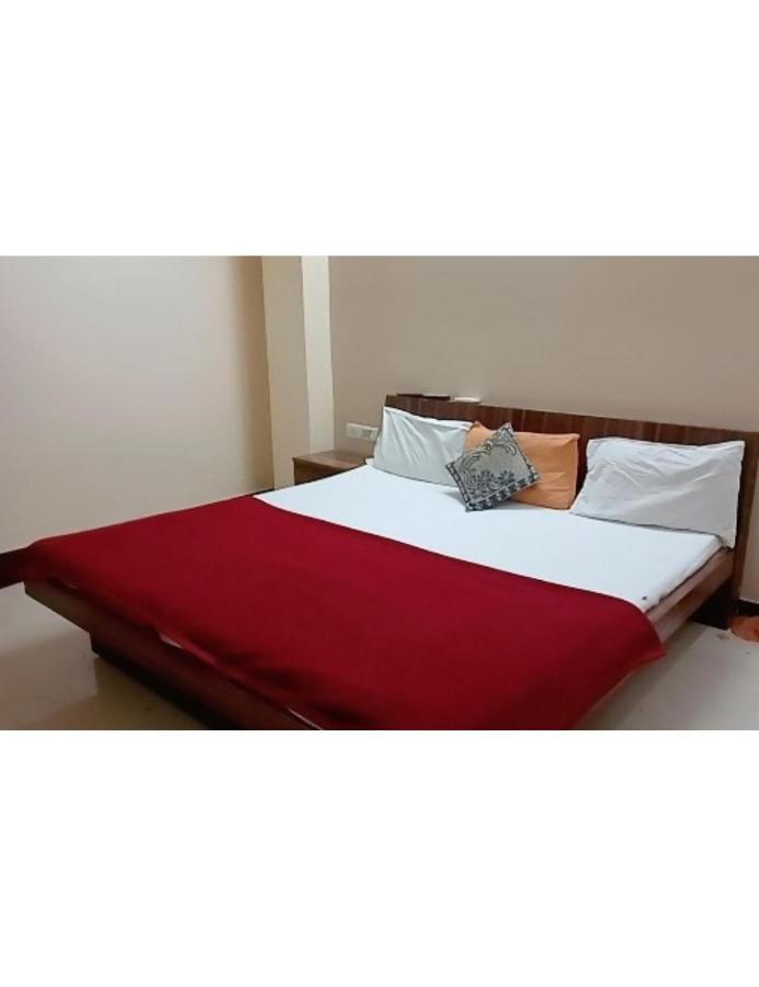 Hotel Adarsh, Ujjain Extérieur photo