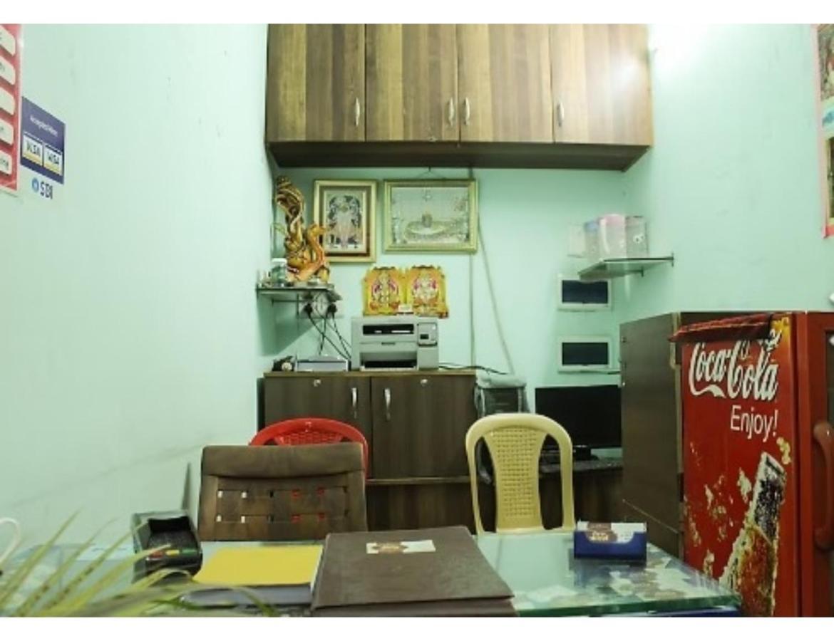 Hotel Adarsh, Ujjain Extérieur photo